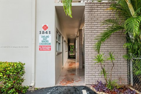 Condo in Oakland Park, Florida, 2 bedrooms  № 1924929 - photo 13