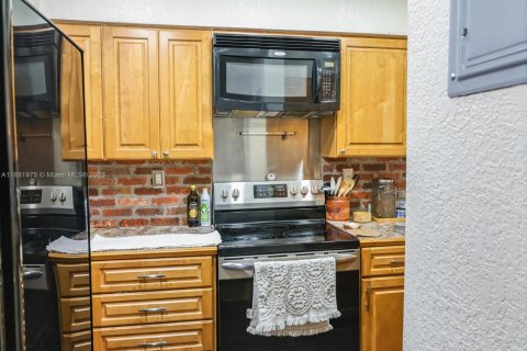 Condo in Oakland Park, Florida, 2 bedrooms  № 1924929 - photo 5
