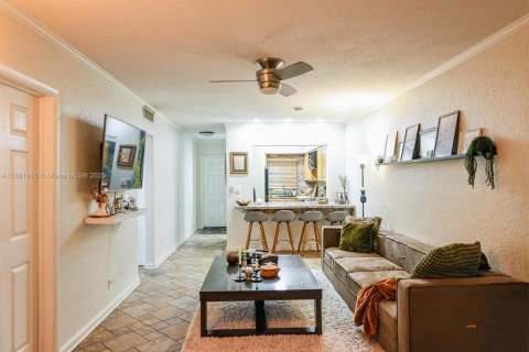 Condo in Oakland Park, Florida, 2 bedrooms  № 1924929 - photo 6