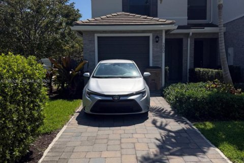 Adosado en alquiler en Deerfield Beach, Florida, 3 dormitorios, 130.99 m2 № 2046690 - foto 2