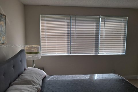 Condominio en alquiler en Hallandale Beach, Florida, 1 dormitorio, 87.05 m2 № 1982369 - foto 16