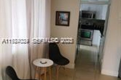 Condominio en alquiler en Hallandale Beach, Florida, 1 dormitorio, 87.05 m2 № 1982369 - foto 5