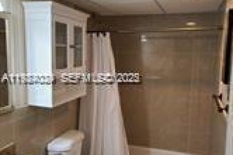 Condominio en alquiler en Hallandale Beach, Florida, 1 dormitorio, 87.05 m2 № 1982369 - foto 7