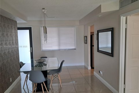 Condominio en alquiler en Hallandale Beach, Florida, 1 dormitorio, 87.05 m2 № 1982369 - foto 11