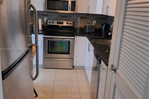 Condominio en alquiler en Hallandale Beach, Florida, 1 dormitorio, 87.05 m2 № 1982369 - foto 19