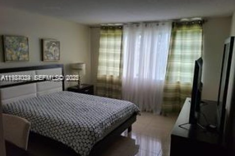 Condominio en alquiler en Hallandale Beach, Florida, 1 dormitorio, 87.05 m2 № 1982369 - foto 6