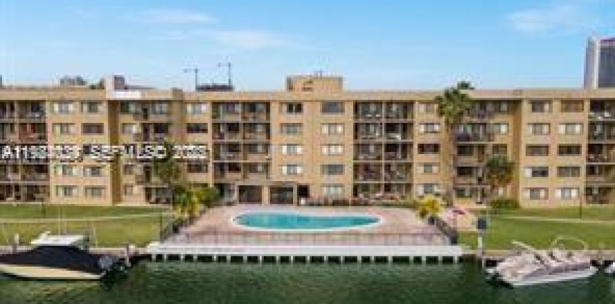Condominio en Hallandale Beach, Florida, 1 dormitorio  № 1982369