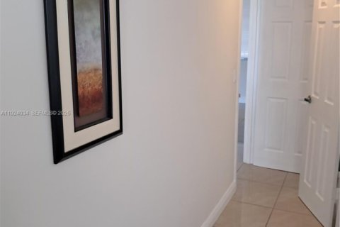 Condominio en alquiler en Hallandale Beach, Florida, 1 dormitorio, 87.05 m2 № 1982369 - foto 18