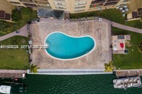 Condominio en alquiler en Hallandale Beach, Florida, 1 dormitorio, 87.05 m2 № 1982369 - foto 3