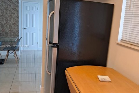 Condominio en alquiler en Hallandale Beach, Florida, 1 dormitorio, 87.05 m2 № 1982369 - foto 22