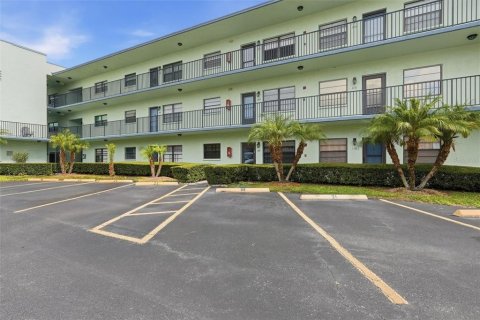 Condo à Saint Petersburg, Floride, 2 chambres  № 2222626