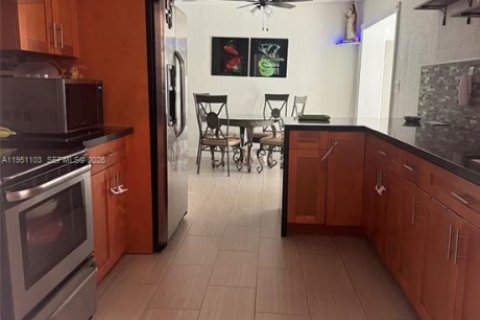 Купить виллу или дом в Катлер-Бей, Флорида 3 спальни, 123.28м2, № 2006185 - фото 10