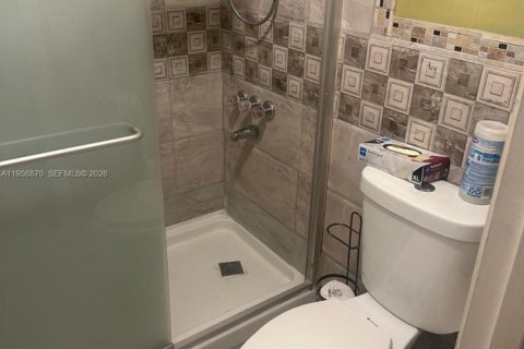 Condominio en alquiler en Miami, Florida, 3 dormitorios, 117.61 m2 № 2085977 - foto 14