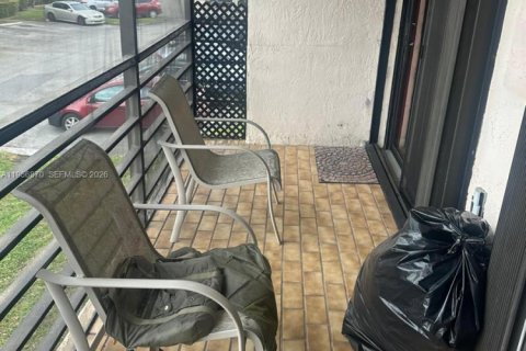 Condominio en alquiler en Miami, Florida, 3 dormitorios, 117.61 m2 № 2085977 - foto 18