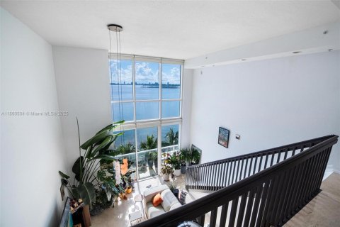 Condo in Miami, Florida, 1 bedroom  № 1889420 - photo 1