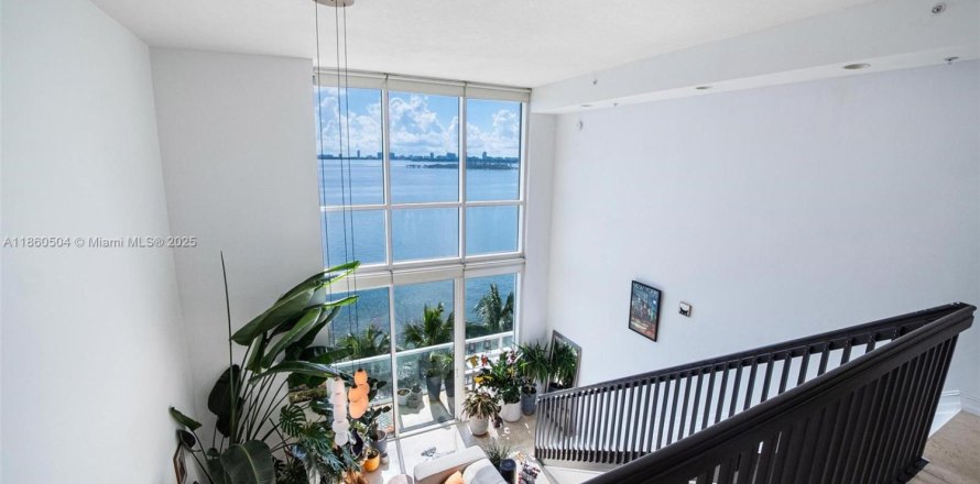 Condo in Miami, Florida, 1 bedroom № 1889420