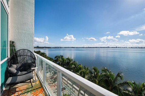 Condo in Miami, Florida, 1 bedroom  № 1889420 - photo 3