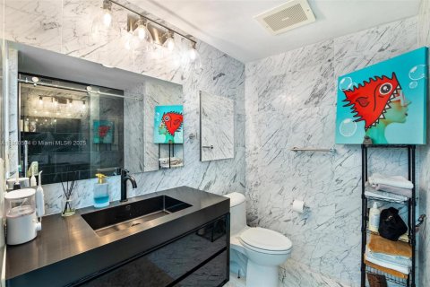 Condo in Miami, Florida, 1 bedroom  № 1889420 - photo 19
