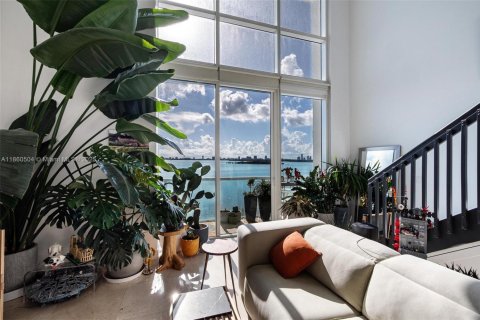 Condo in Miami, Florida, 1 bedroom  № 1889420 - photo 5