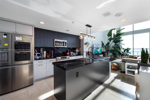 Condo in Miami, Florida, 1 bedroom  № 1889420 - photo 9