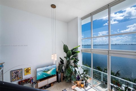 Condo in Miami, Florida, 1 bedroom  № 1889420 - photo 4