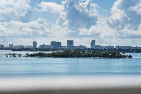 Condo in Miami, Florida, 1 bedroom  № 1889420 - photo 6