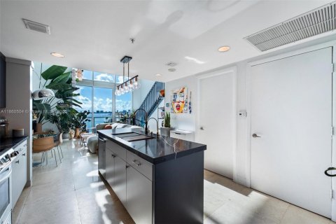 Condo in Miami, Florida, 1 bedroom  № 1889420 - photo 10