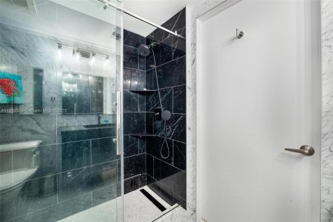 Condo in Miami, Florida, 1 bedroom  № 1889420 - photo 22