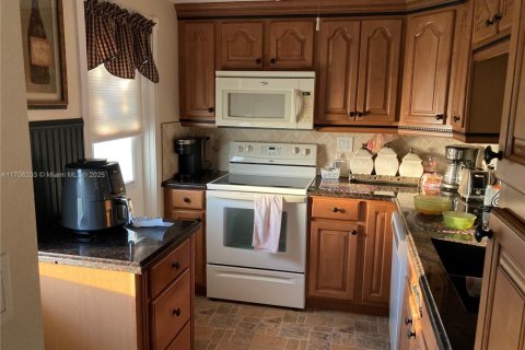Condo in Hallandale Beach, Florida, 1 bedroom  № 1864407 - photo 15