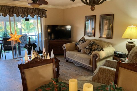 Condo in Hallandale Beach, Florida, 1 bedroom  № 1864407 - photo 13