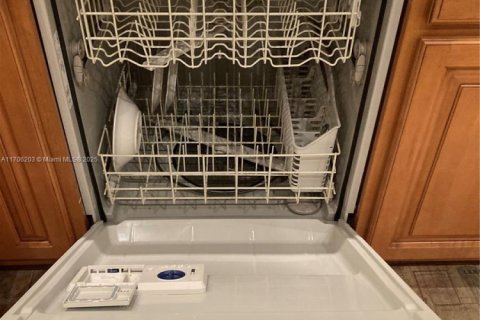 Condo in Hallandale Beach, Florida, 1 bedroom  № 1864407 - photo 18