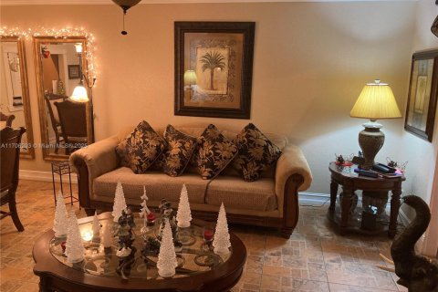 Condo in Hallandale Beach, Florida, 1 bedroom  № 1864407 - photo 8