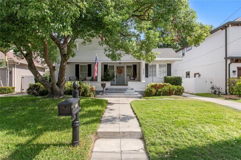 House in Tampa, Florida 3 bedrooms, 144 sq.m. № 2157650
