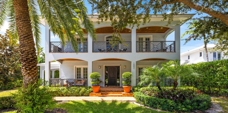 House in Delray Beach, Florida 4 bedrooms, 301.75 sq.m. № 2368548