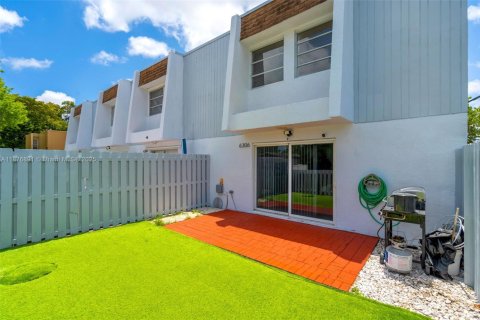 Touwnhouse à Hollywood, Floride 3 chambres, 126.35 m2 № 2038870