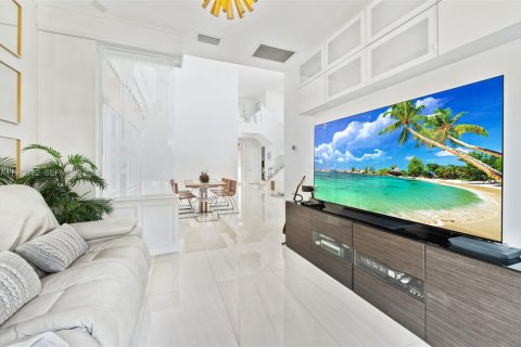 Villa ou maison à vendre à Aventura, Floride: 4 chambres, 221.11 m2 № 2049046 - photo 18