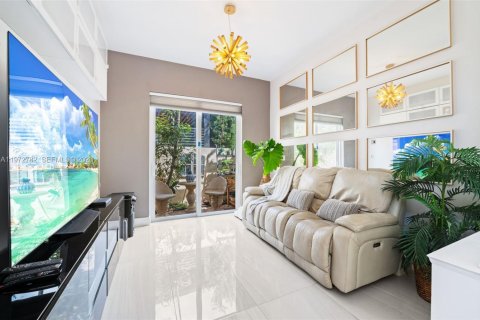 Villa ou maison à vendre à Aventura, Floride: 4 chambres, 221.11 m2 № 2049046 - photo 19