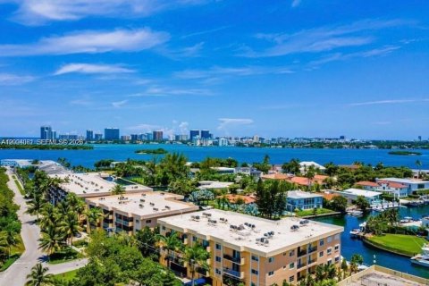 Condo in North Miami, Florida, 1 bedroom  № 2068382 - photo 17