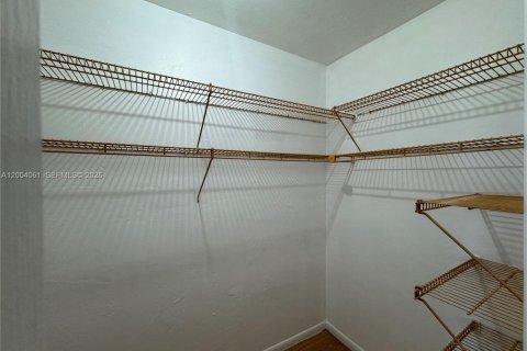 Condo in North Miami, Florida, 1 bedroom  № 2068382 - photo 10