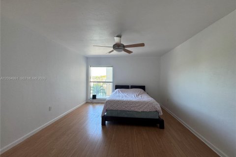 Condo in North Miami, Florida, 1 bedroom  № 2068382 - photo 5