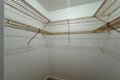 Condo in North Miami, Florida, 1 bedroom  № 2068382 - photo 11