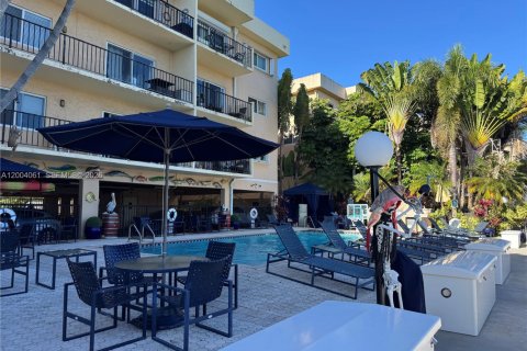 Condo in North Miami, Florida, 1 bedroom  № 2068382 - photo 12