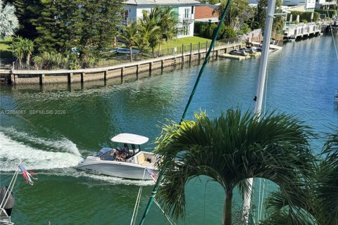 Condo in North Miami, Florida, 1 bedroom  № 2068382 - photo 2