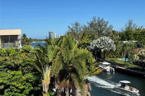 Condo in North Miami, Florida, 1 bedroom  № 2068382 - photo 14