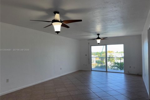 Condo in North Miami, Florida, 1 bedroom  № 2068382 - photo 4