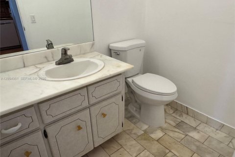 Condo in North Miami, Florida, 1 bedroom  № 2068382 - photo 9