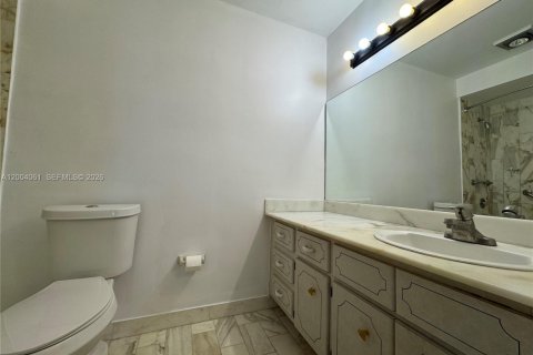 Condo in North Miami, Florida, 1 bedroom  № 2068382 - photo 8