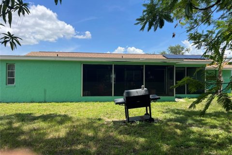 House in Port Charlotte, Florida 3 bedrooms, 151.71 sq.m. № 1833120 - photo 4