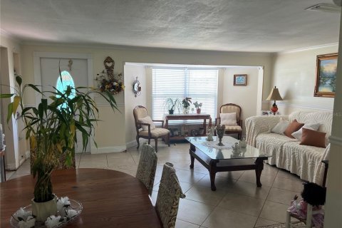 House in Port Charlotte, Florida 3 bedrooms, 151.71 sq.m. № 1833120 - photo 15