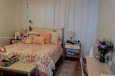 Condo in Miami Beach, Florida, 2 bedrooms  № 1896723 - photo 15